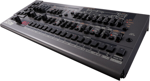 Roland JD-08 Programmable Synthesizer